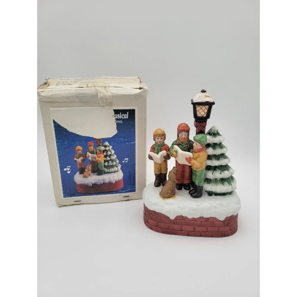 VTG House of Lloyd Carolers lighted music box plays Hark the herald angels‎ sing